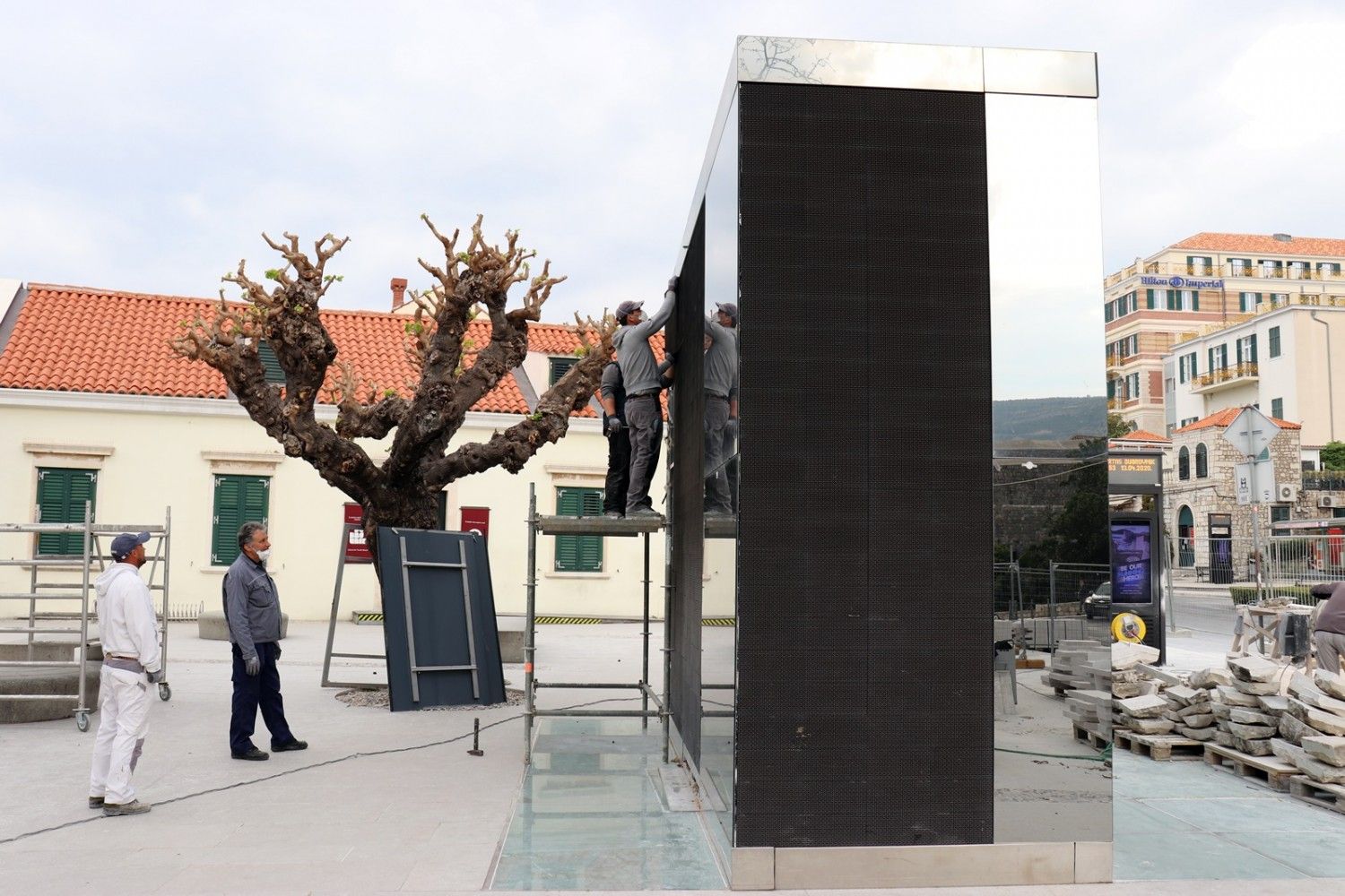 Zbog lošeg stanja: Uklanja se Spomenik braniteljima na Pilama (FOTO)